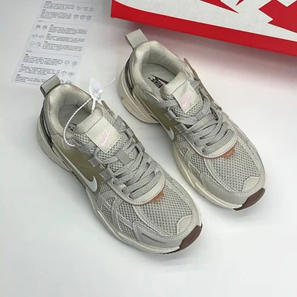 کتانی نایک وی تو کی کرم Nike V2K Run Cream