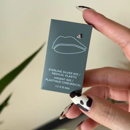 پیرسینگ لب نقره