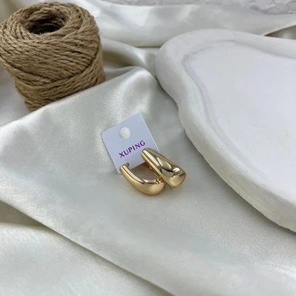 گوشواره زنانه مدل آوین طرح اشکی رنگ طلایی