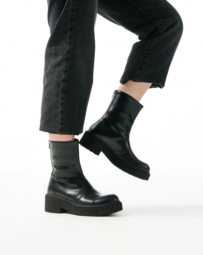 نیم بوت زنانه استرادیواریوس مدل Stradivarius Flat Ankle Boots - BTB95