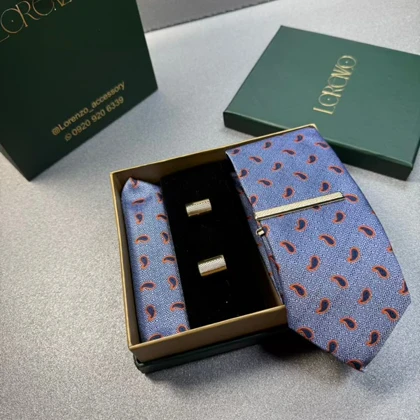 ست هدیه مردانه 4 تکه کراوات و دکمه و دستمال جیب و گیره کراوات کد9105