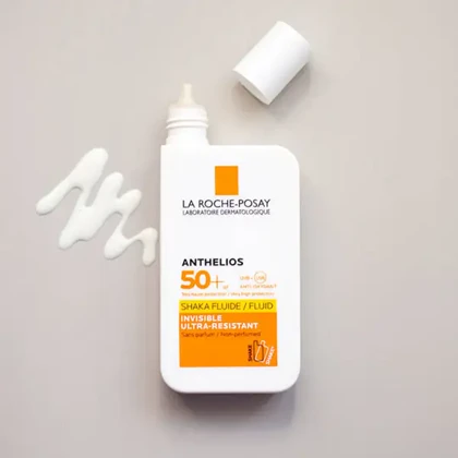 ضدآفتاب لاروش پوزای مدل Invisible Fluid با SPF 50