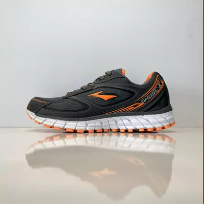 کفش راحتی مردانه بروکس مدل گاست Ghost طوسی تیره