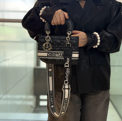 کیف دوشی کریستین دیور