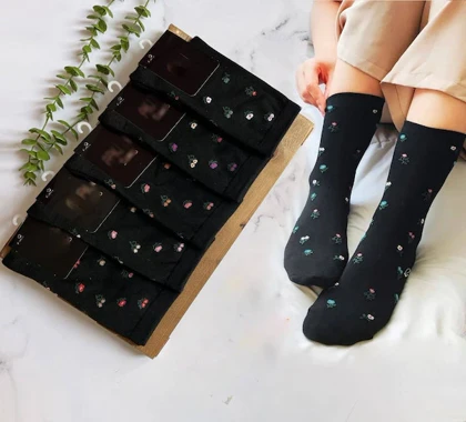 جوراب زنانه ساق‌دار مشکی گلرو