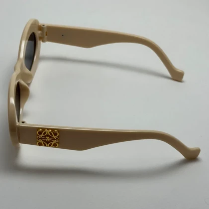 عینک آفتابی زنانه Loewe Oval Chunky لووه بیضی کرمی کد 1207