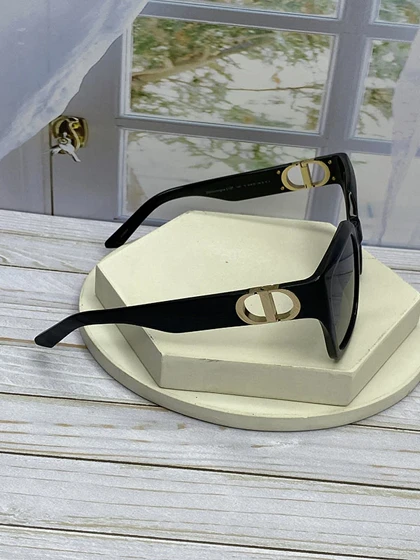 عینک آفتابی دیور مدل 30 Montaigne S1OF فریم استات و کائوچو، عدسی پلی‌کربنات UV400 با طراحی لوکس