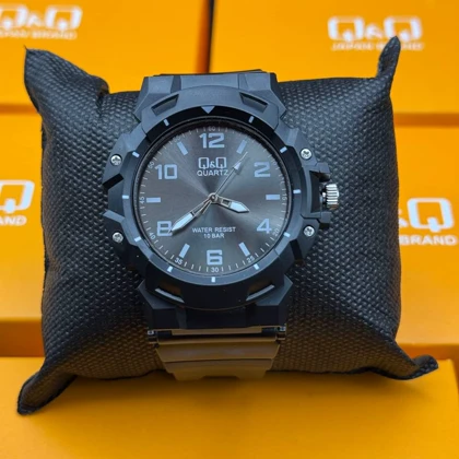 ساعت کیو اند کیو Q&Q مردانه مشکی به همراه باطری اضافه و جعبه
