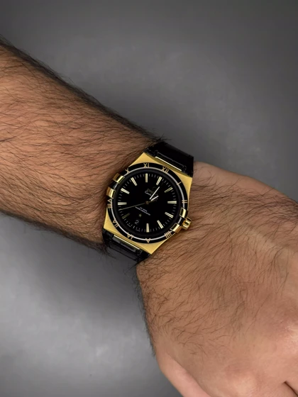 ساعت مچی امگا کانستلیشن بند مشکی قاب طلایی Omega Constellation