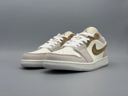 کتانی نایکی جردن1 لو بن لجند لایت/Nike Air Joradan1 low Bone legend light