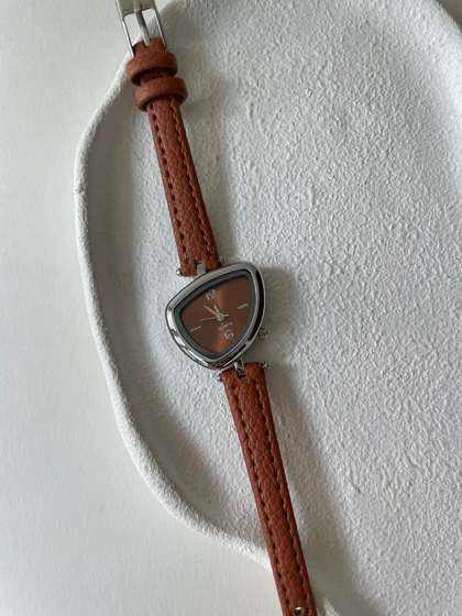 چرم دفرمه عسلی