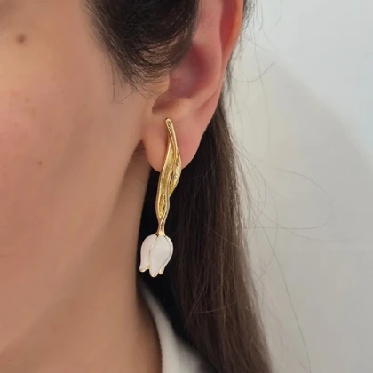 گوشواره زنانه گل رز واژگون میناکاری - کد 8679