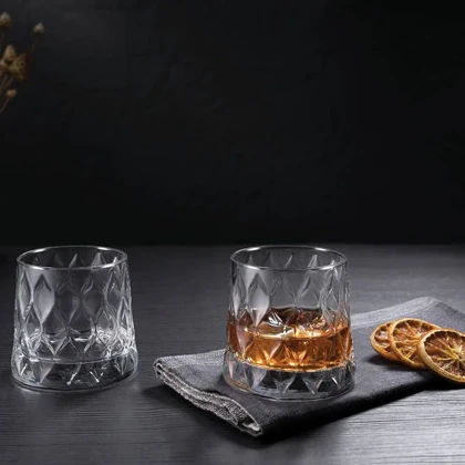 لیوان طرح خشتی