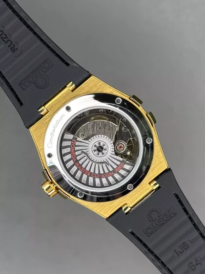 ساعت مچی امگا کانستلیشن بند مشکی قاب طلایی Omega Constellation