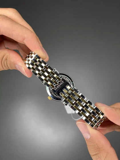 ساعت مچی ورساچه دورحکاکی سیلورطلایی صفحه طلایی Versace Greca