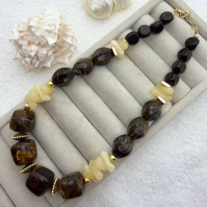 گردنبند مهره ای رزینی طرح زارا