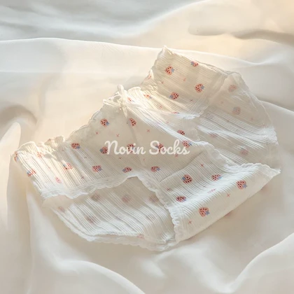 شورت طرح شکوفه و توت فرنگی (سایز 36 الی 40)