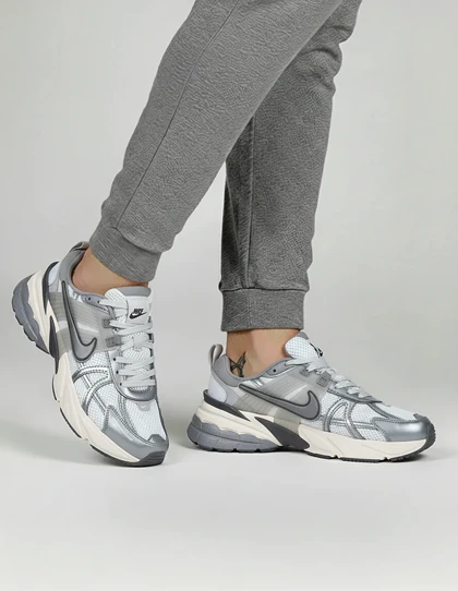 کفش دویدن مردانه نایکی V2K Run M