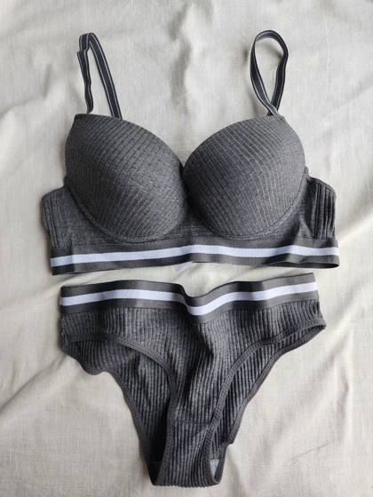 ست شورت و سوتین کبریتی اسفنجی جکدار فنردار کد: 4090