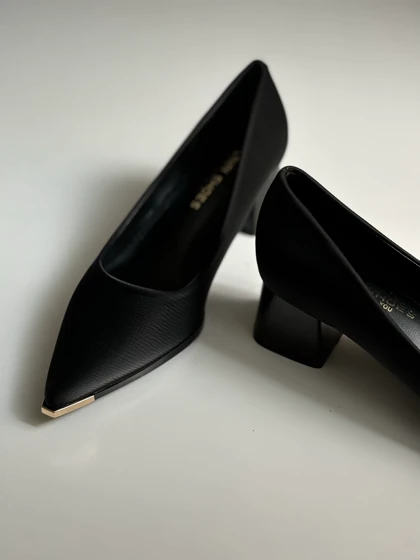 کفش پاشنه وارداتی (مجلسی و اداری)Y3067