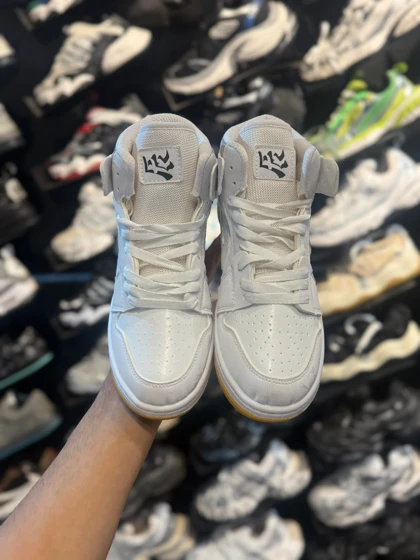 کتانی دراگون ساق‌دار سفید