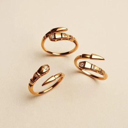 انگشتر طرح مار نگین‌دار – الهام‌گرفته از کالکشن Serpenti بولگاری