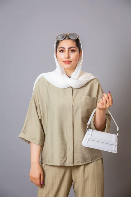 بابوس شومیزی پشت دکمه چوبی