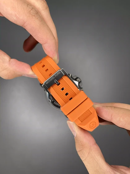 ساعت مچی مایکل کورس کورنوگراف بند نارنجی صفحه مشکی Michael Kors