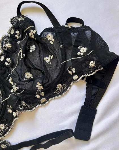 ست شورت و سوتین زنانه طرح گلدوزی جنس توری