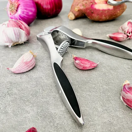 سیر له کن دسته بادامی شنگیا