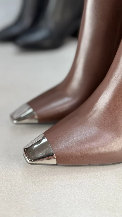 686 - نیم بوت 4گوش پاشنه خارجی 686