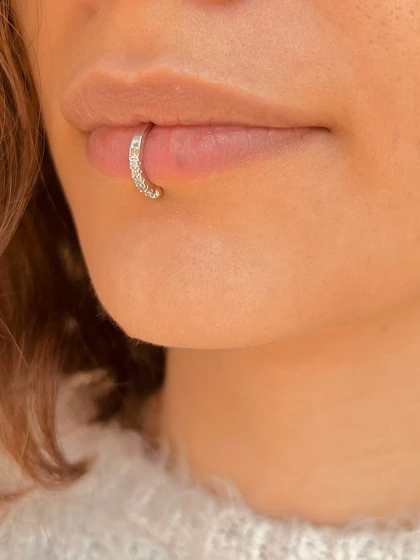 پیرسینگ فیک لب و گوش نگینی