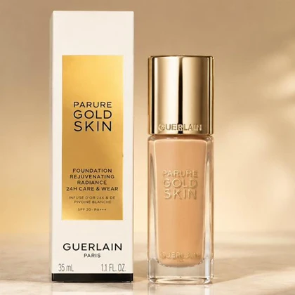 کرم پودر جوانساز و درخشان‌کننده گرلن پارور گلد اسکین (Guerlain Parure Gold Skin Foundation)