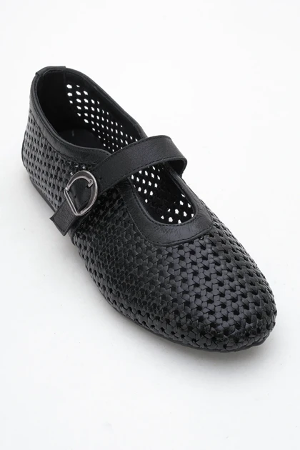 کالج زنانه luvishoes luvishoes