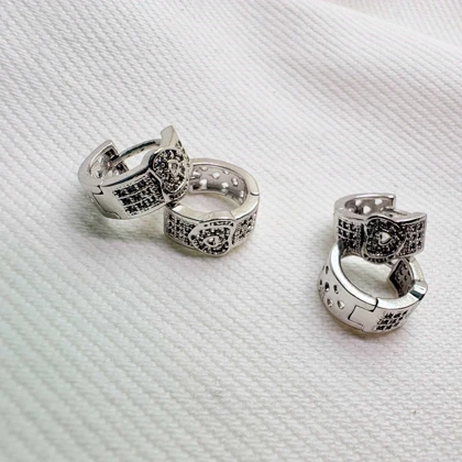 گوشواره برند شین مدل «قلب کریستالی» | آبکاری رادیوم با جلای طلا سفید