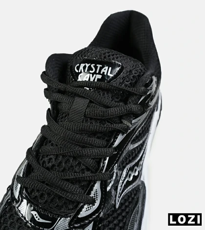 کفش کتانی مردانه و زنانه مشکی سفید Saucony pro grid omni 9 مدل 8648