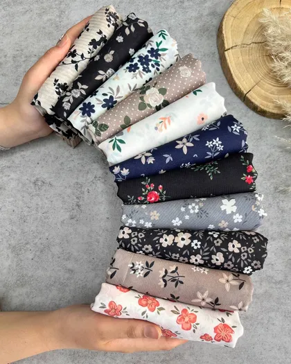 روسری کرپ گل‌گلی 3702