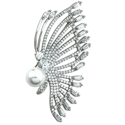 سنجاق سینه زنانه ژوپینگ مدل اوریل فلای طرح پروانه نگین‌دار با مروارید مرکزی