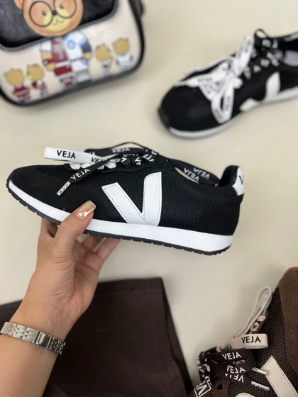 کتانی ونس دخترانه وجا دوبند برند VEJA کد :1479