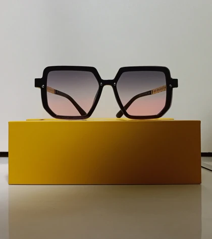 عینک آفتابی زنانه PRADA نیمه شفاف فوق العاده با کیفیت دارای استاندارد UV 400
