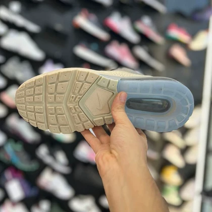 کفش راحتی مردانه نایک ایرمکس 270 Air max کپسول دار و راحت رنگ کرم