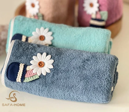 حوله دستی طرح گل بابونه سایز 35*75 سانتی متر