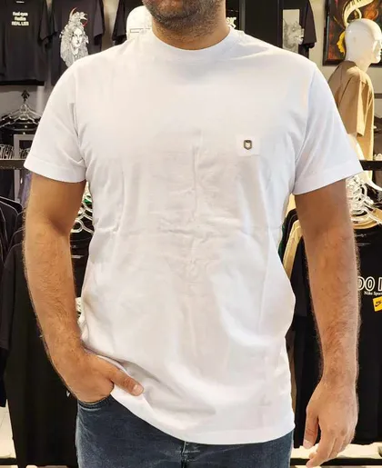 تیشرت ساده سفید پلاک دار