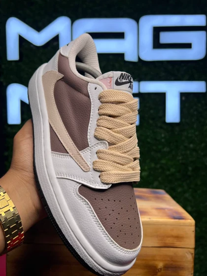 کتانی NIKE ترویس سفید قهوه ای