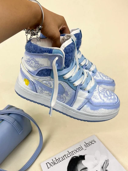 کتانی ونس ساق‌دار زنانه ایر جردن وان فامیلا بلو NIKE AIR JORDAN 1 کد 912 دختر طهرونی