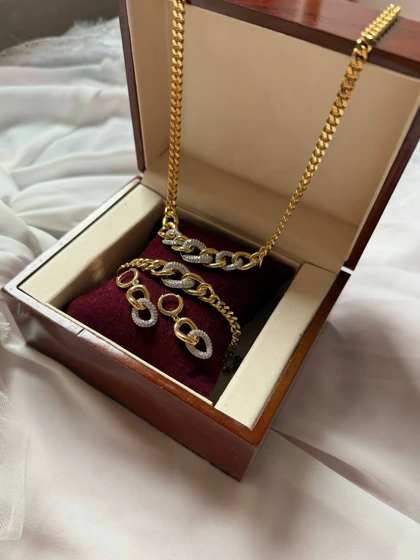 ست کارتیه نگینی
