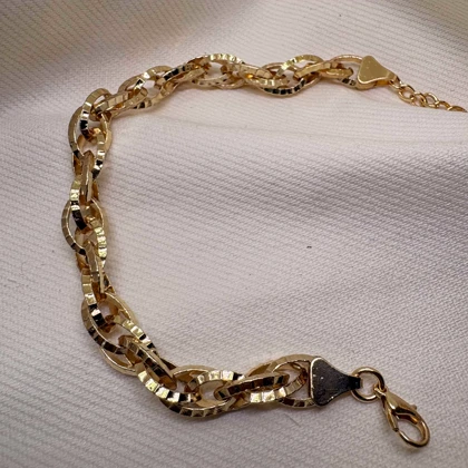 دستبند برند شین مدل «بیضی زرین» | با آبکاری طلای 24 عیار و تراش‌های درخشان