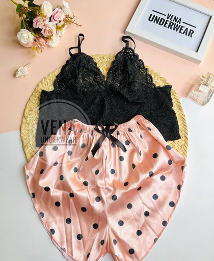 ست تاپ شورتک ساتن طرح خال‌خالی گلبهی