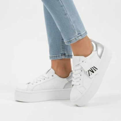 ونس دخترانه پشت نقره ای