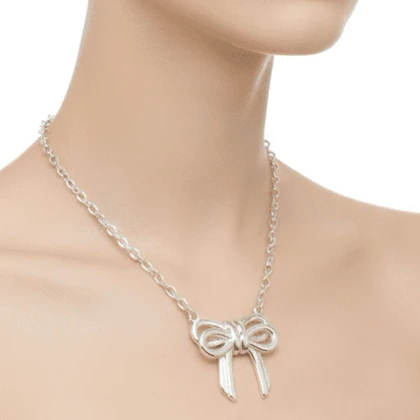 گردنبند زنانه آبکاری نقره پاپیون